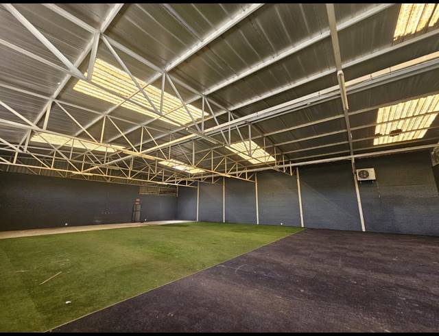 1,000M² WAREHOUSE FOR SALE IN HILTON